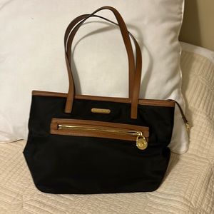 Women’s handbag never used